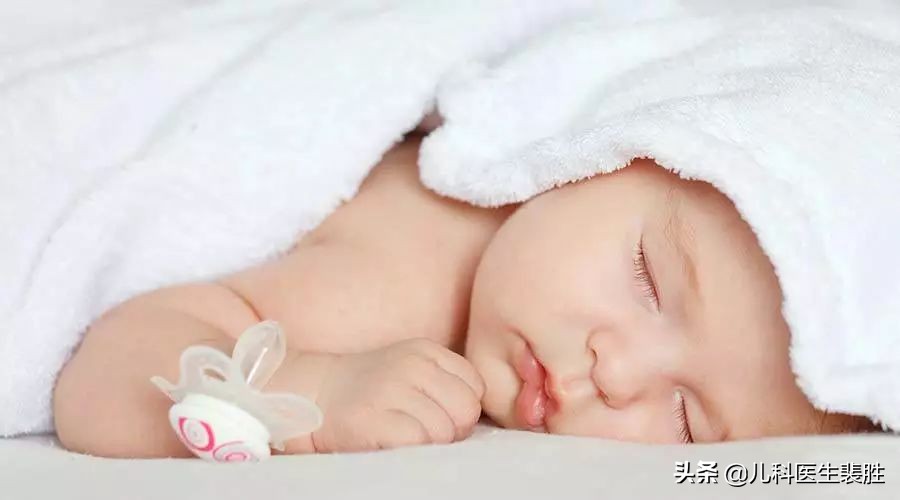 宝宝拉绿色丝状便便怎么回事,宝宝拉出绿色的粑粑正常吗