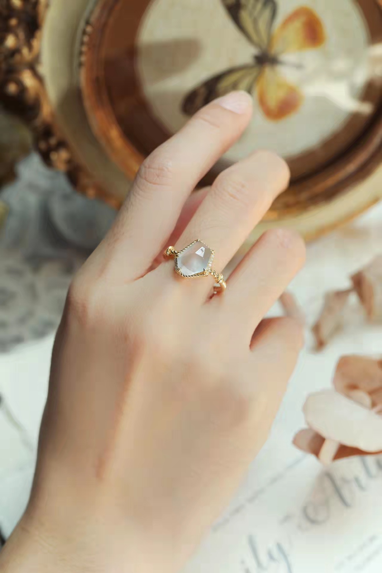 以长方形为灵感的首饰设计,几何元素的首饰