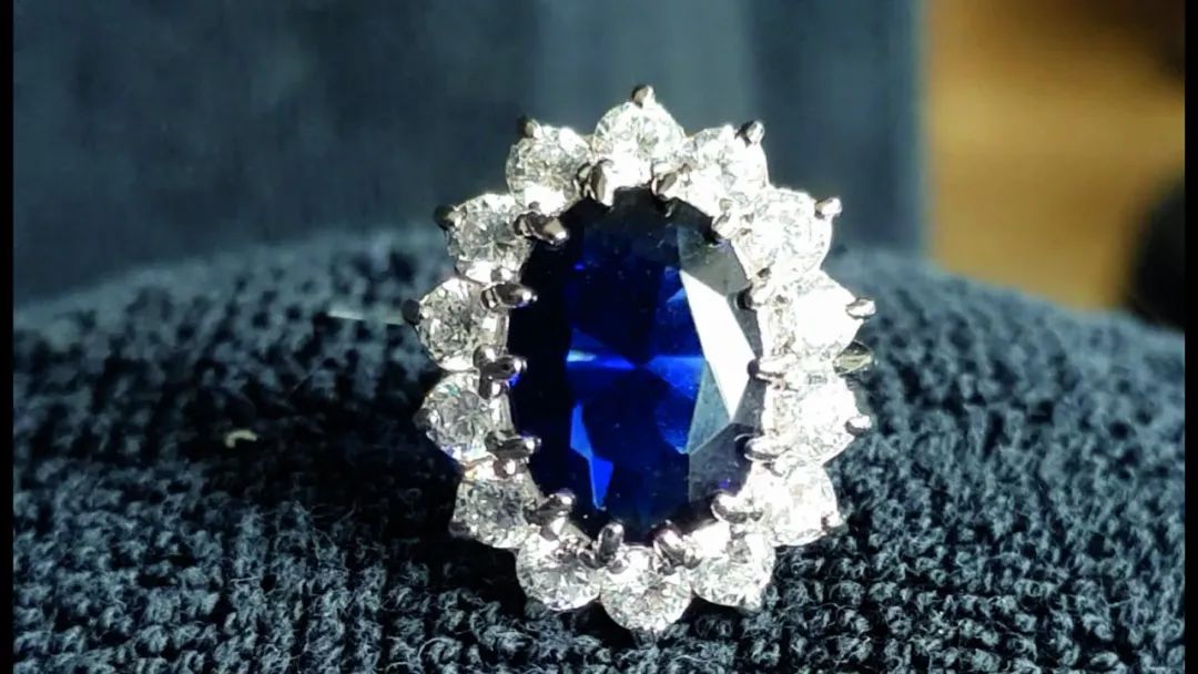戴妃经典款戒指,戴妃蓝宝石珠宝