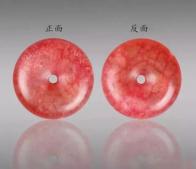 普通玉石烧热放入活狗嘴中，十年后价超百万，血玉为何如此值钱？