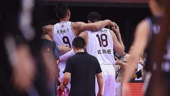 易建联跟腱断裂治疗视频,易建联跟腱断裂治疗的医院