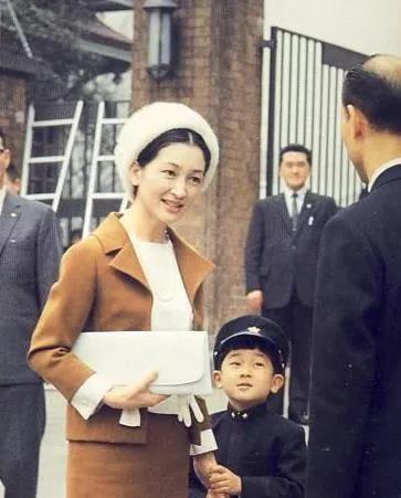 日本平民皇后美智子结局,日本贫民皇后美智子精神病