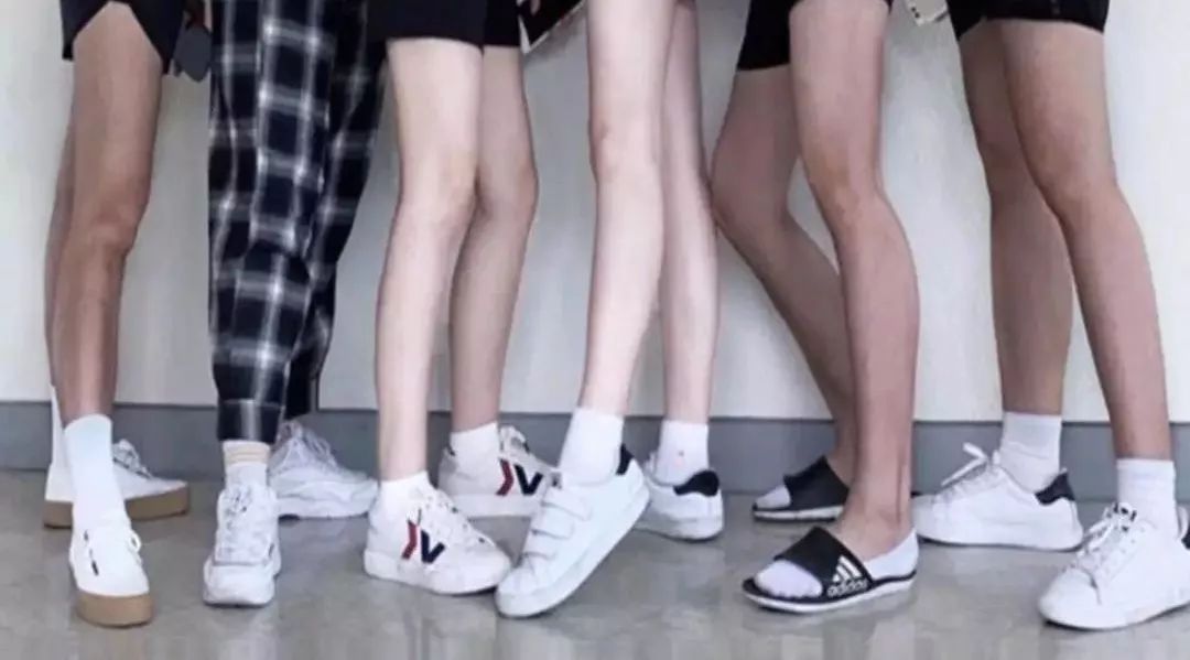 郑爽同款漫画腿不动刀也能get？吴昕的萝卜腿有救了