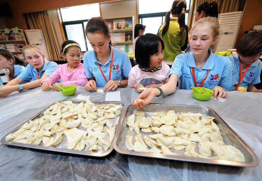 顶尖小学是上流社会家长和孩子的社交圈，花钱进去说不定是买罪受