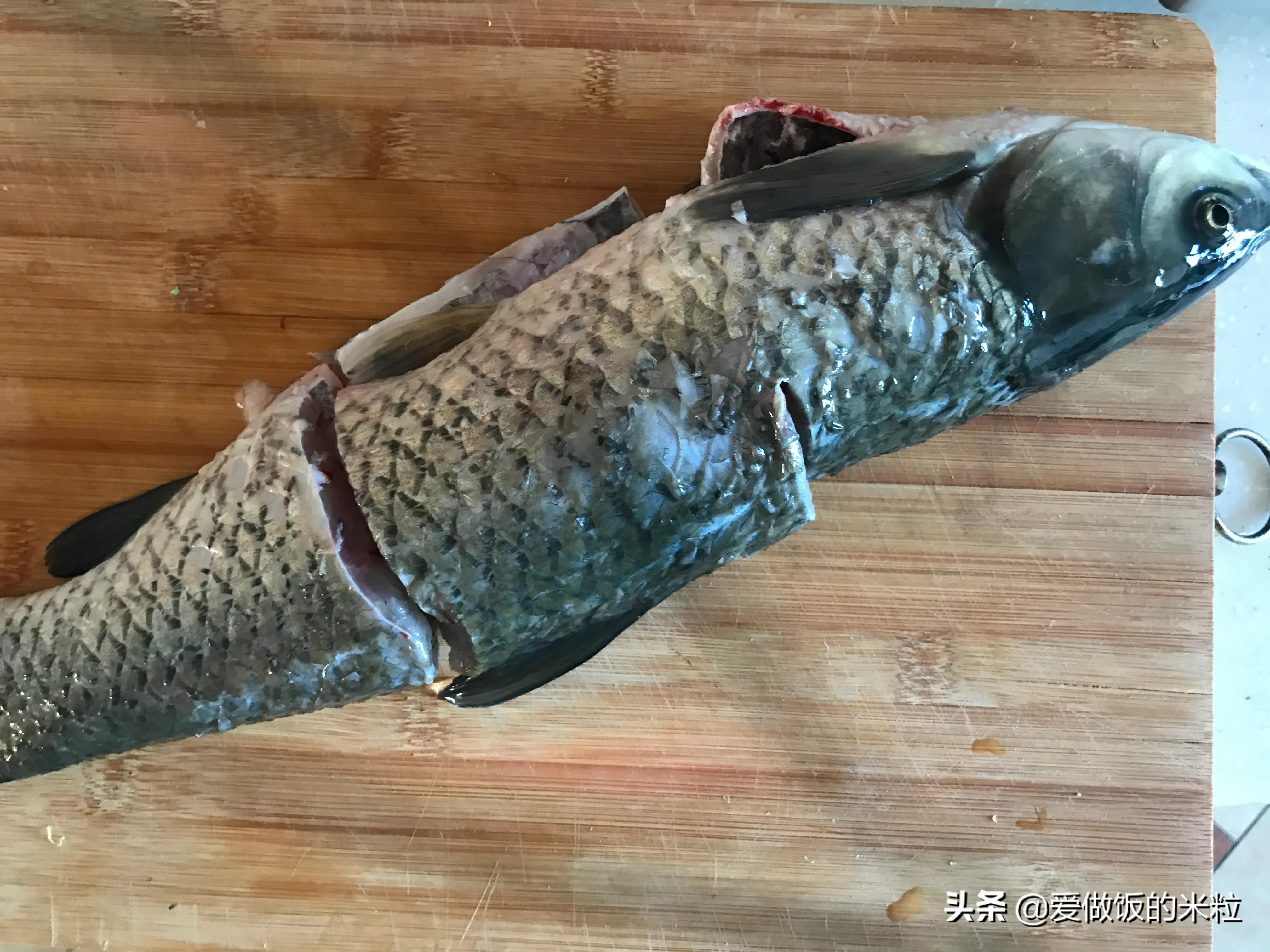 怎么炖小草鱼好吃家常做法视频,炖草鱼用热水锅还是凉水下锅好