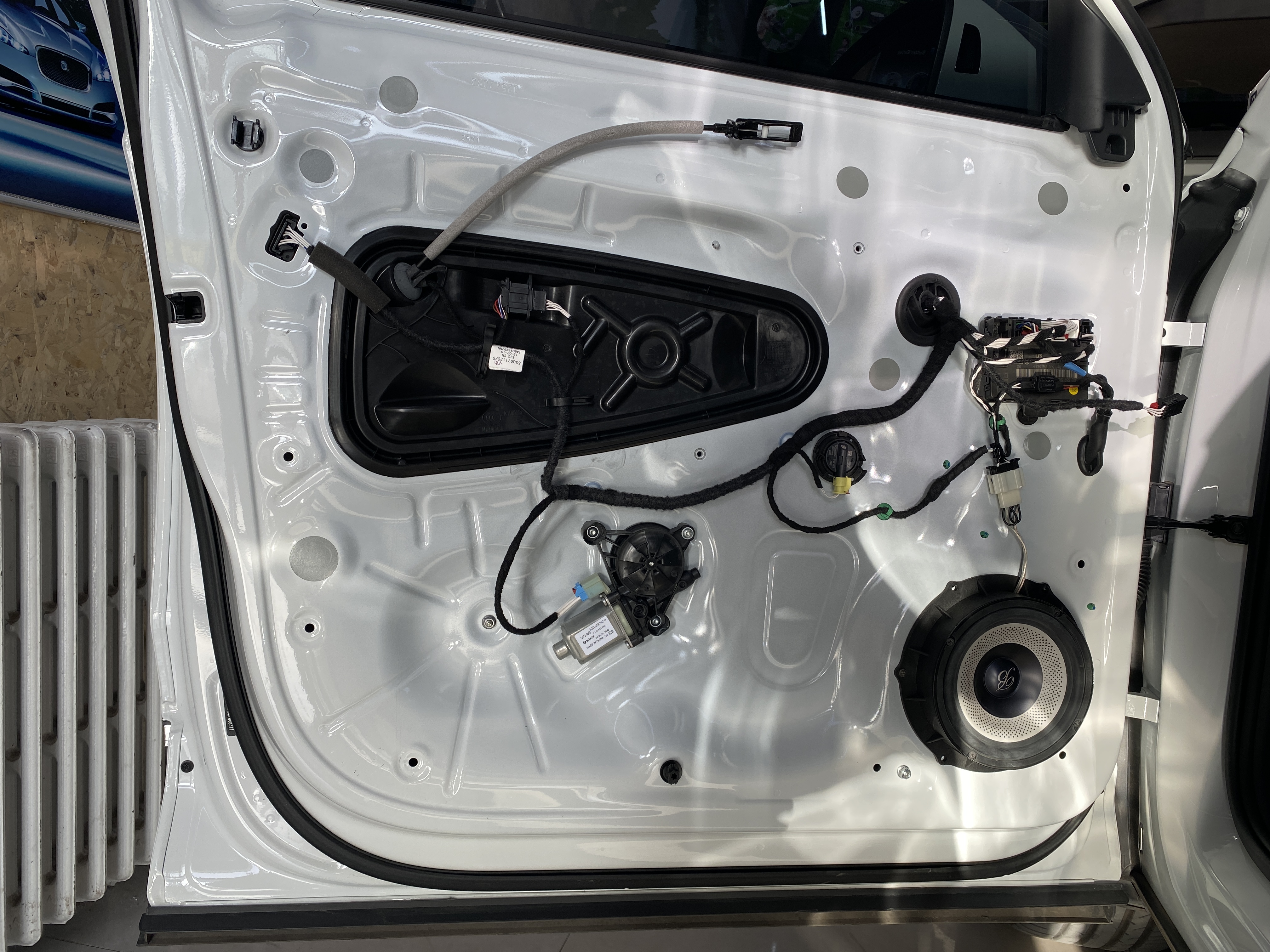 赤峰汽车音响隔音改鑫航改装大众探岳丹拿232音响喇叭四门隔音