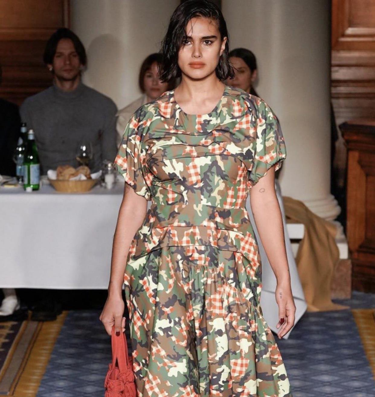 最美大码model登上时装秀，自信释放女权自由，美和真实令人惊艳