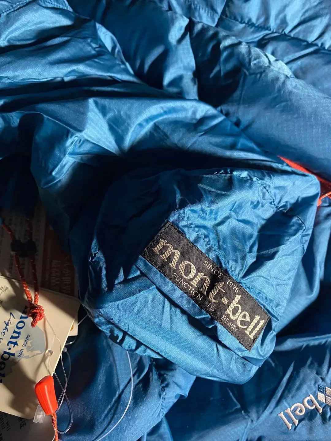 做羽绒的视频,日本始祖鸟羽绒服