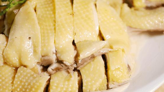 海南人吃白斩鸡蘸酱油小米辣,海南吃白斩鸡蘸的油叫什么