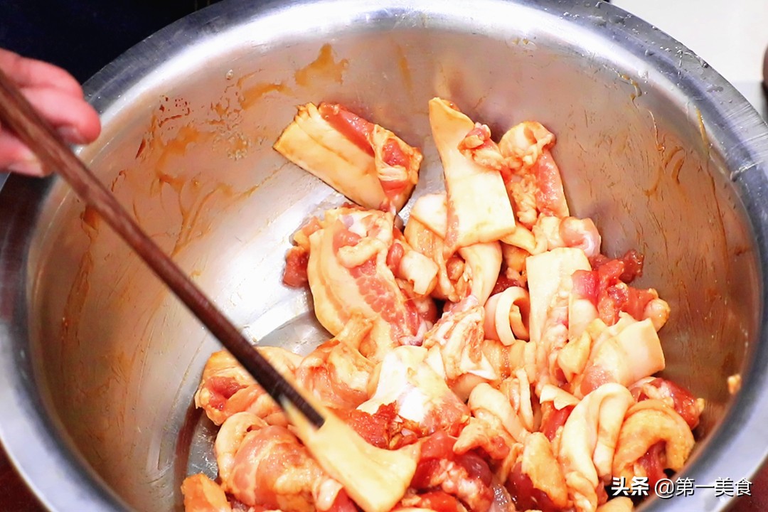 炒猪肉时最忌直接下锅,家常炒猪肉怎么炒才软烂