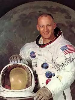 比杜蕾斯还薄,比杜蕾斯更薄的是什么品牌