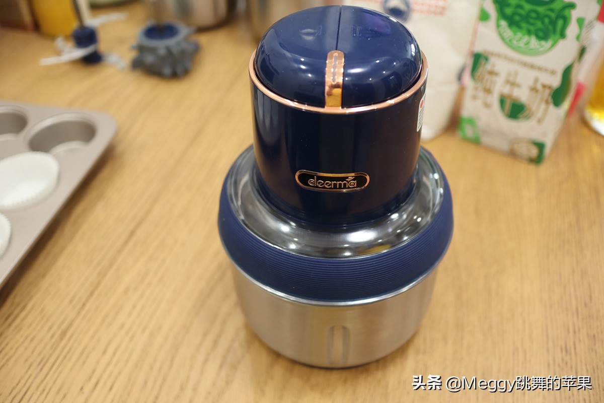 只需要鸡蛋面粉和酸奶做的蛋糕,用一个鸡蛋和蛋糕粉做早餐