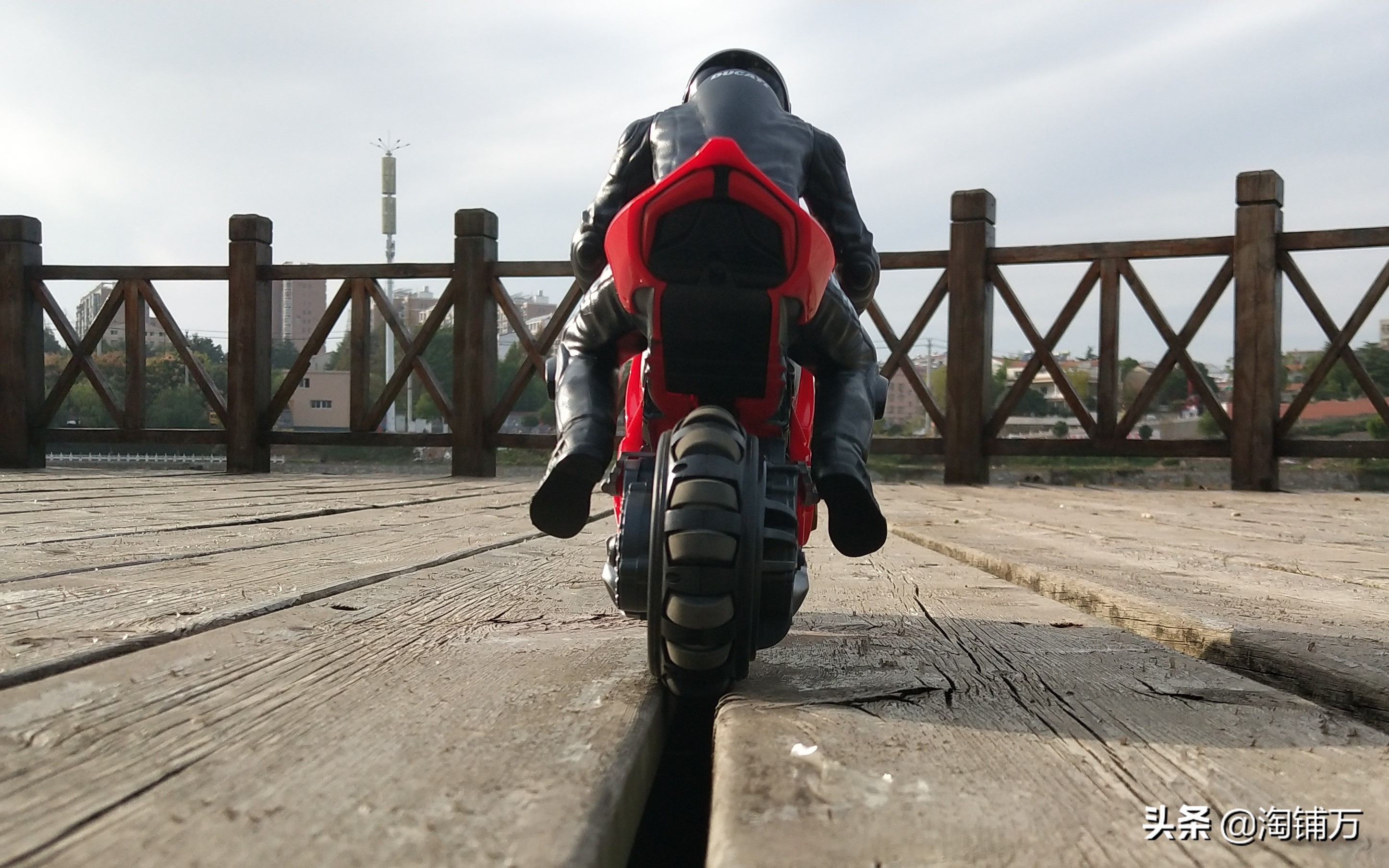 赛科龙巡航摩托车 (杜卡迪智能遥控摩托)