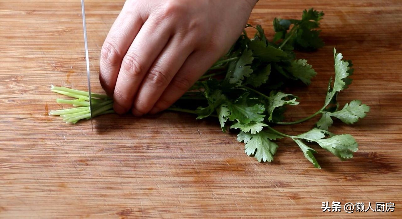 油条的新做法色香味俱全太香了吧,油条的家常做法油条蓬松