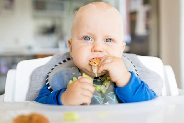 宝宝每顿都不好好吃饭怎么办,宝宝总是不好好吃饭
