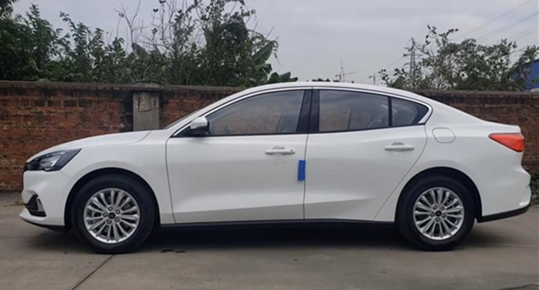 福特福克斯最新款车内展示,福克斯新款到店