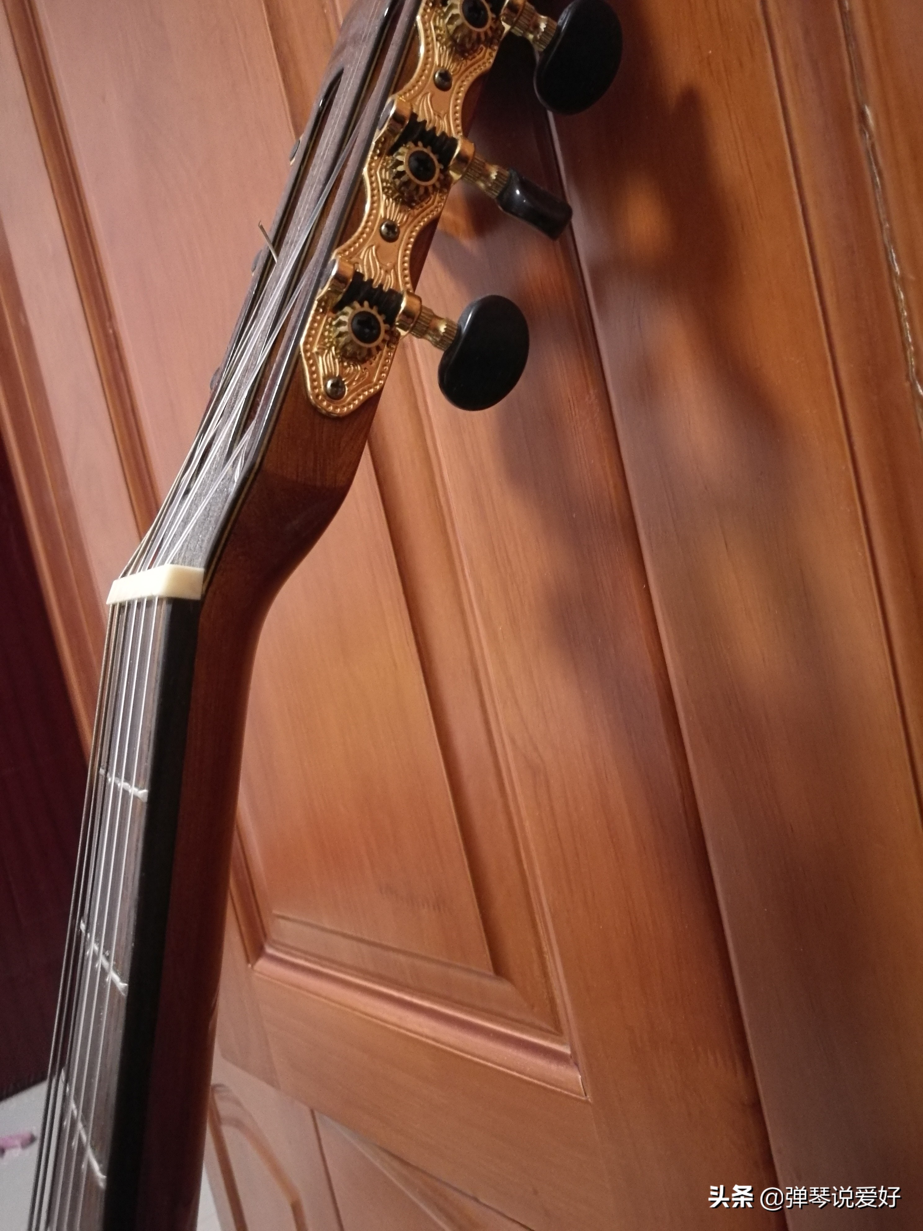 想学吉他第一步买琴,想学吉他买什么书