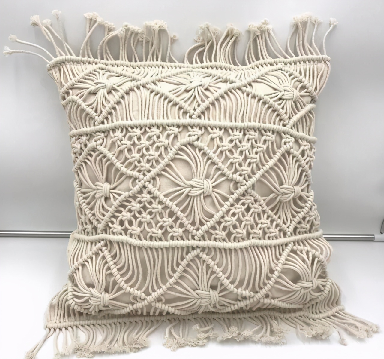 家里旧抱枕，用绳子编个枕套，让你一抱上，就不想放下来！附教程