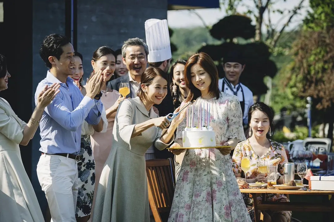 二刷韩国巨作电影《寄生虫》,才懂寄生虫其实代表更加隐秘的真相