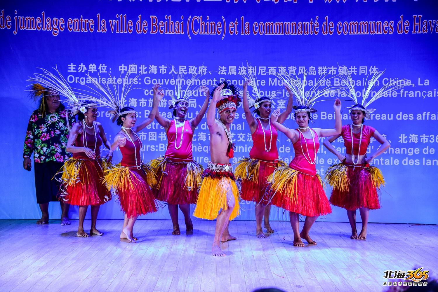 我在北海图书馆拍了一场特别的晚会，观众情不自禁跟着节奏动起来