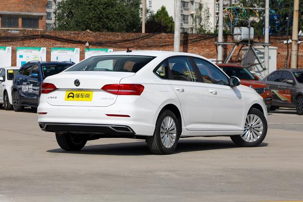 大众朗逸带有家族风格,搭载1.4T和1.5L,车身造型稳重