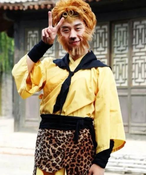 《万万》系列播出八年,配角凭借《扬名立万》一鸣惊人,主角沉寂