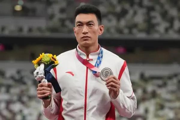 百米飞人苏炳添再创中国田径历史,苏炳添铅球比赛