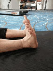 抗击疫情宅在家锻炼身体,宅在家里加强锻炼提高免疫力