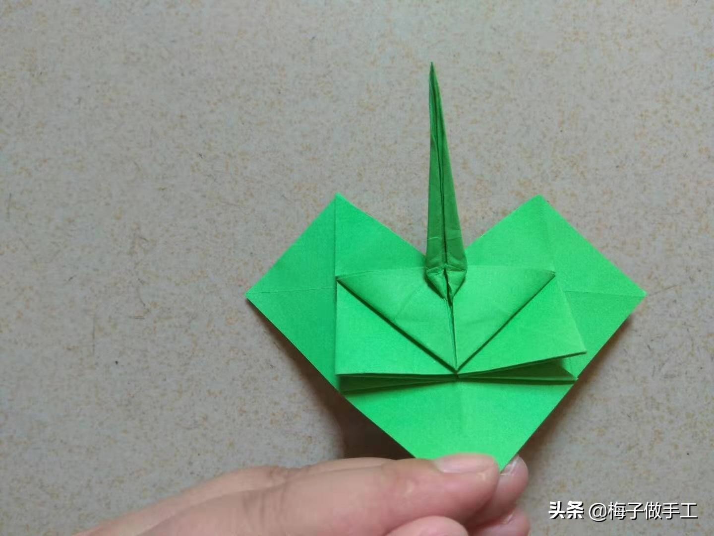 折纸玫瑰怎么折又简单又漂亮,海绵纸折玫瑰花的步骤图解