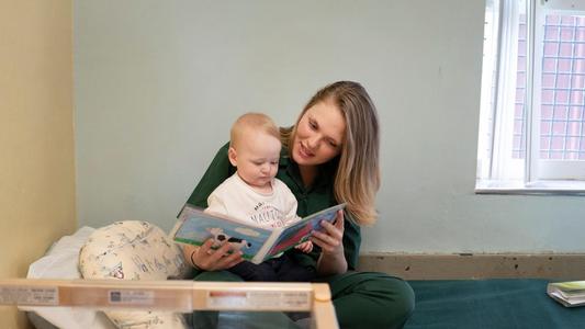 4个月宝宝都会哪些技能,宝宝4个月应该学会的技能