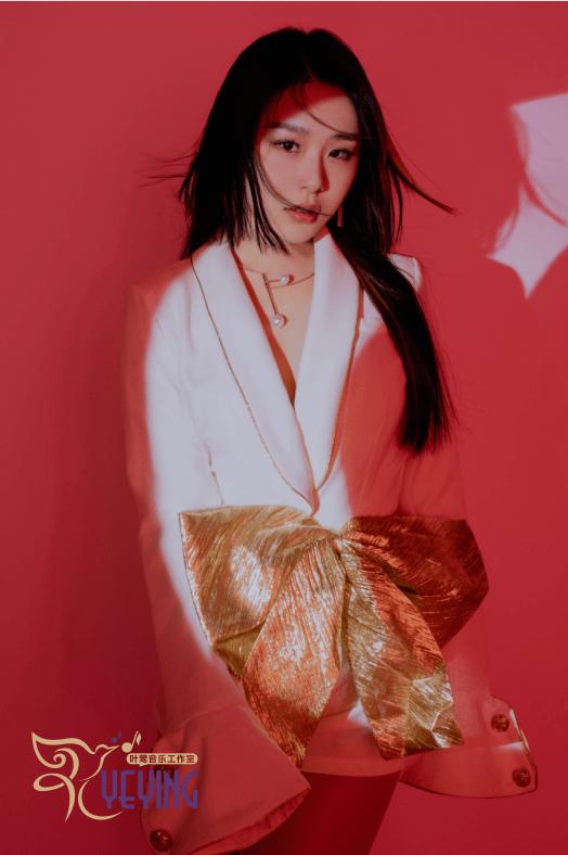 听见好音乐，带你了解歌手叶莺，她是一位可甜可A的Live型小姐姐