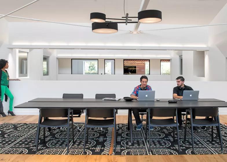 别人的办公室总是不会让我失望!这里工作太爽了