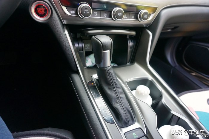 十代雅阁混动版与英诗派太空银,十代雅阁太空银还是白色好看