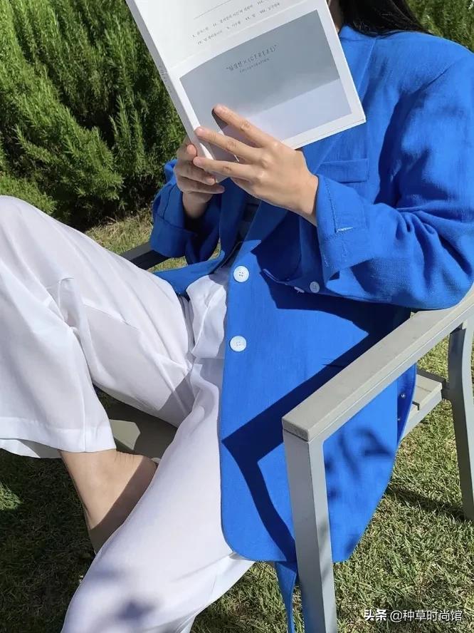 雾霾蓝和克莱因蓝哪个显白,宝蓝跟克莱因蓝哪个显白