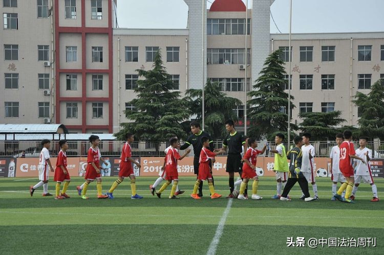 临汾中小学足球联赛比赛,临汾市中小学校足球正式拉开帷幕