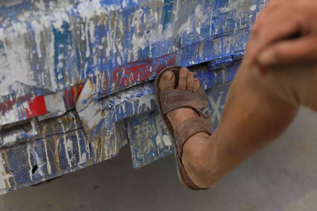 互联网刷墙人:找墙半小时、刷墙半小时,一天赚1000元