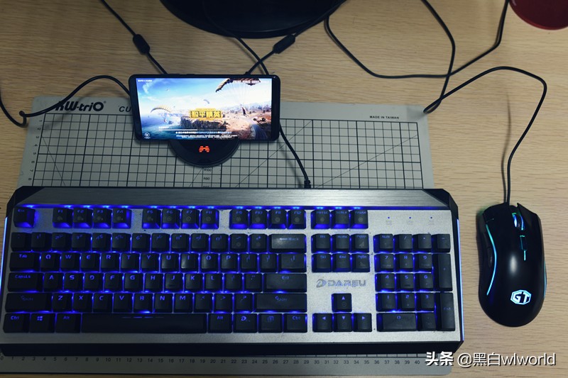 黑匣子助你在和平精英吃鸡如虎添翼,北通E1手游键鼠转换器