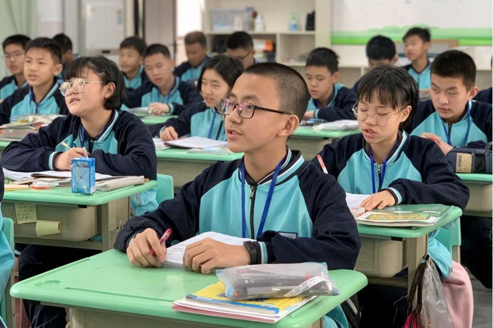 初中男生自认为很帅的行为,初中男生自认为很帅的三种行为