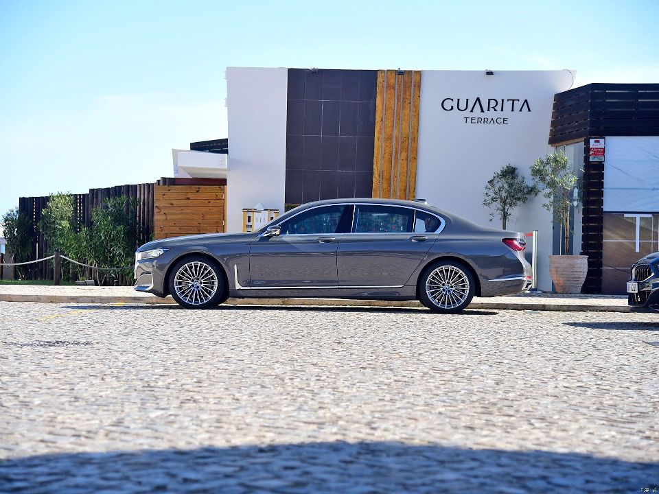 宝马730全部是2.0t的吗,宝马7302.0t两驱还是四驱