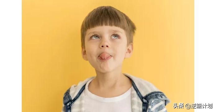 嘴唇口角干裂脱皮唇炎怎么办,成年人口角炎干裂最快治疗方法