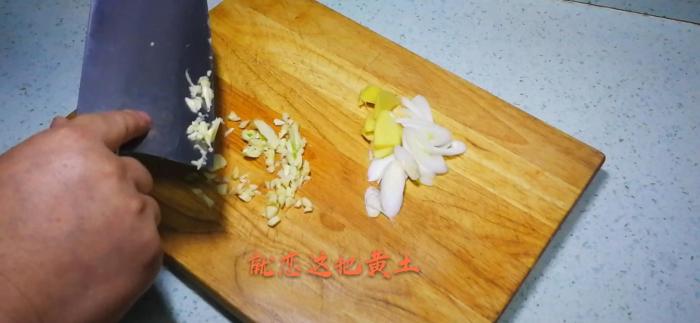 西红柿土豆焖面怎么不糊锅,为啥我做的焖面容易糊锅