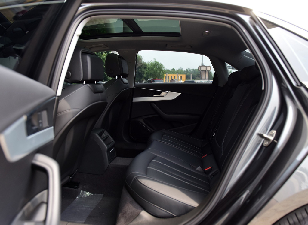 奥迪a4l乞丐版值得购买吗,全款买奥迪a4l豪华动感送什么