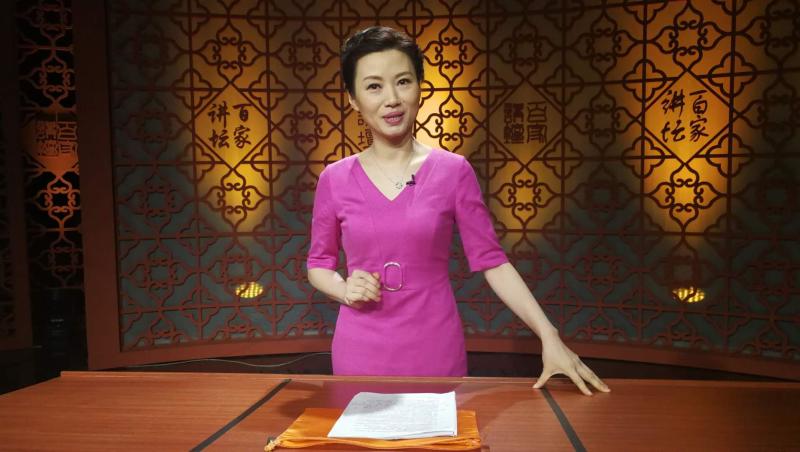 她是法语专业毕业，哲学硕士，是如何成为“中国最美女教授”的