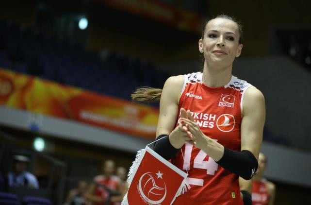 土耳其排球教练古德蒂和朱婷,中国女排对土耳其朱婷暴扣古德蒂