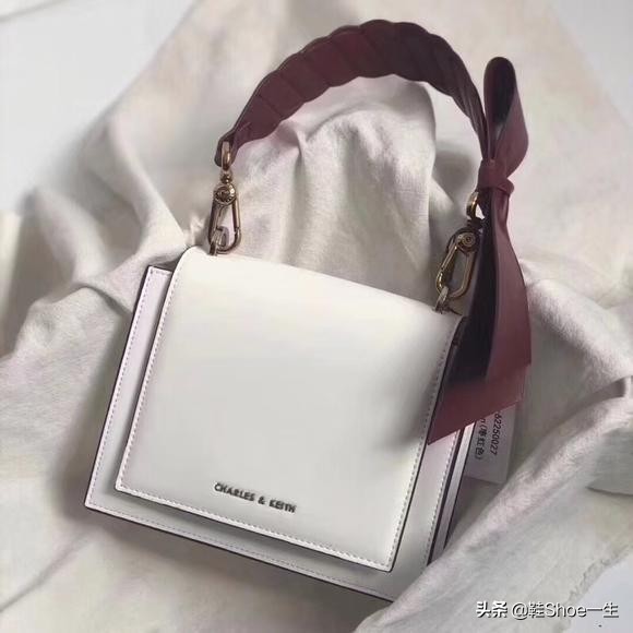 小ck包迪丽热巴同款,迪丽热巴背的迪奥斜挎包