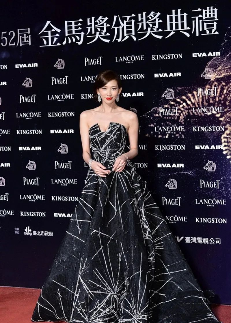 黎巴嫩爆炸发生后，巩俐章子怡的挚爱无声落泪……