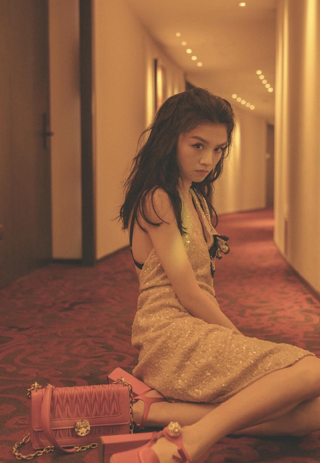 杨超越几千块衣服呈现200块风采？小花齐穿miumiu差别竟然这么大