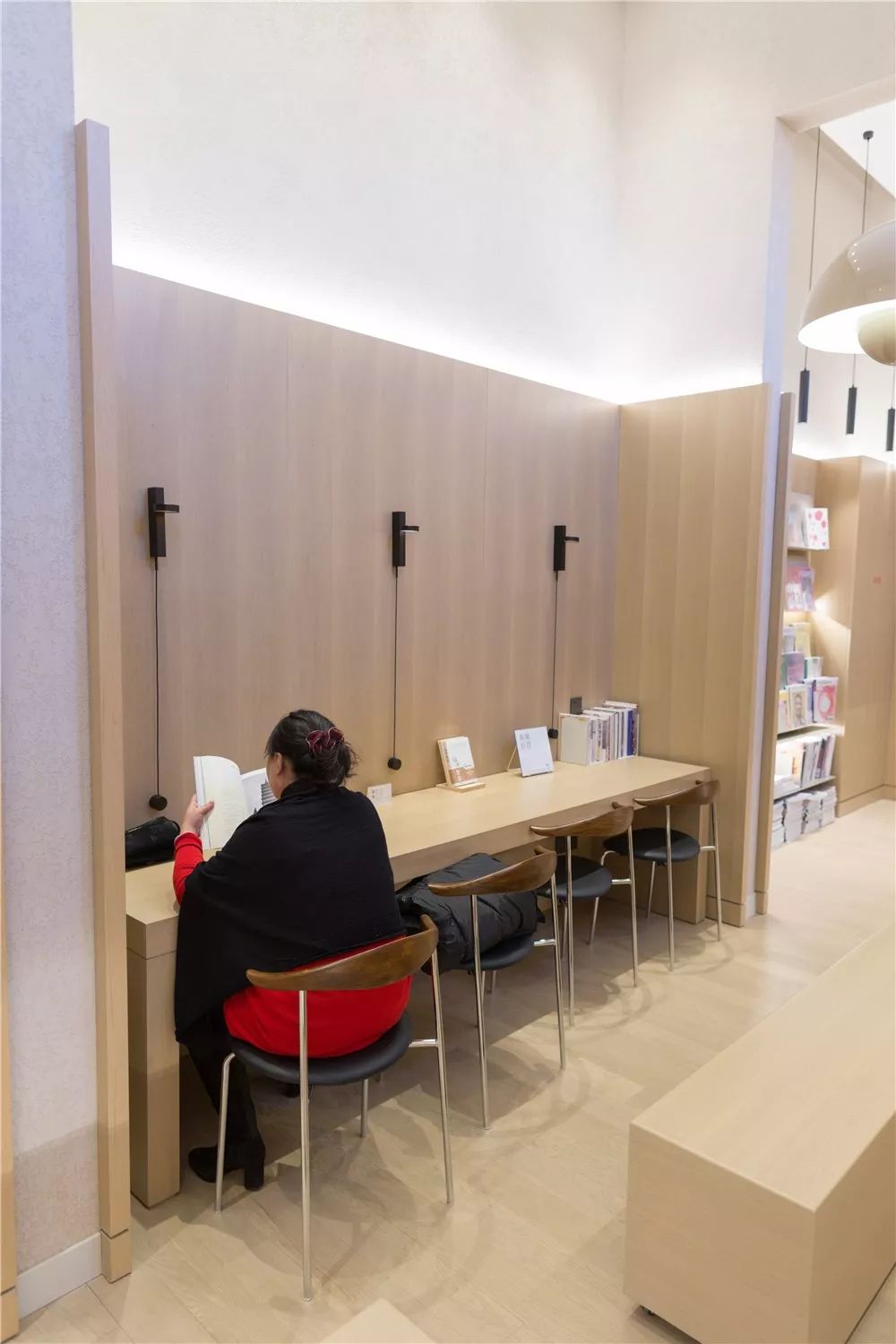 图书馆搬进酒店？这家胡同酒店适合爱阅读的你