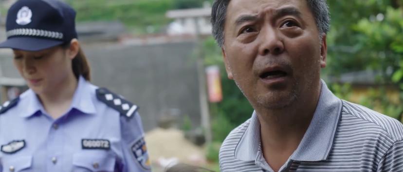 五十岁穷苦老汉24年前收养女弃婴,穷困老汉蹬三轮养了十二年的弃婴