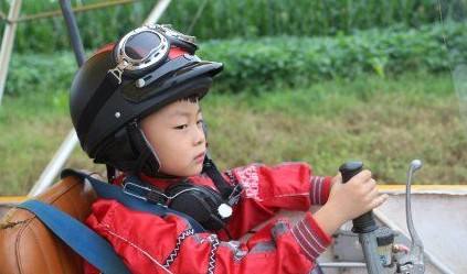 这个南京12岁的神童,真的很牛吗?开飞机、出自传、上*京大南**学…